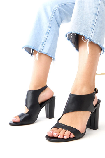 Mustad sandaalid kontsaga,...