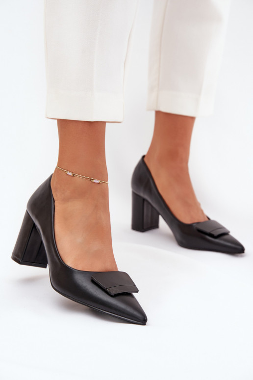 Kingad kõrge jämeda kontsaga kaunistustega msuud Celira