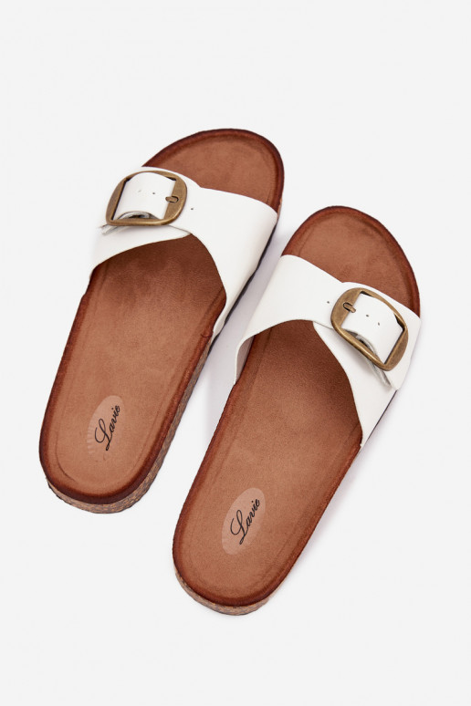 naiste plätud Korkosissea platvormil neetide ja pandlaga valget värvi Vianara