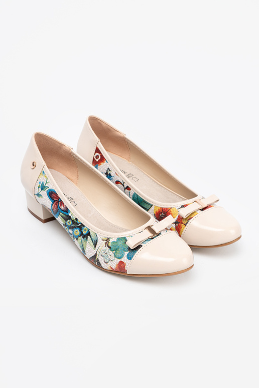 Kõrge kontsaga kingad z egzotycznym sissezorem Kõrge kontsaga kingad z egzotycznym sissezorem