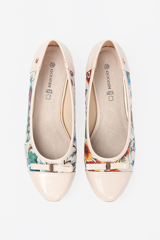 Kõrge kontsaga kingad z egzotycznym sissezorem Kõrge kontsaga kingad z egzotycznym sissezorem