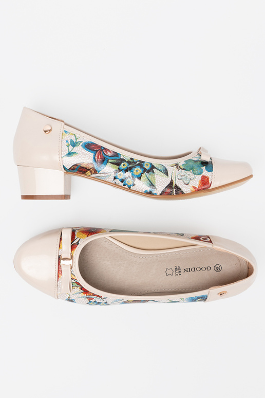 Kõrge kontsaga kingad z egzotycznym sissezorem Kõrge kontsaga kingad z egzotycznym sissezorem