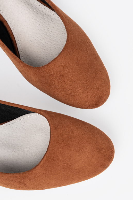 pruunid värvi poolsaapad z ozdobnym hõbedanem obcasem pruunid värvi poolsaapad z ozdobnym hõbedanem obcasem