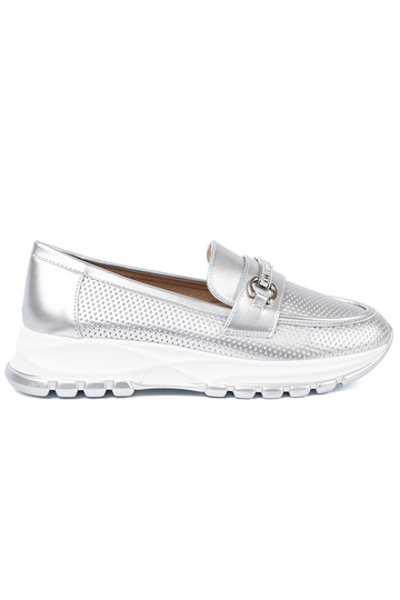 Hõbedat värvi mokassiinid z dekoracyjnym kuldnem elementem 2