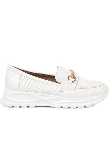 valget värvi mokassiinid z dekoracyjnym kuldnem elementem. 2