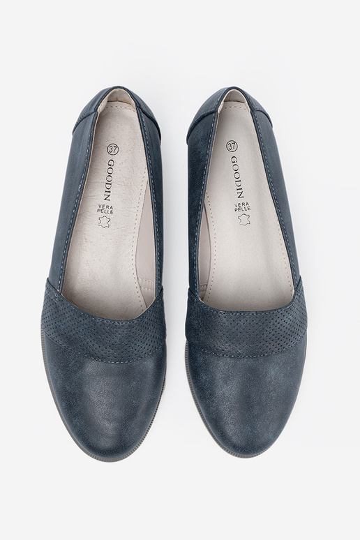 tumesinist värvi mokassiinid valge talla peal tumesinist värvi mokassiinid valge talla peal