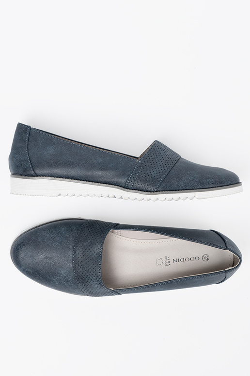 tumesinist värvi mokassiinid valge talla peal tumesinist värvi mokassiinid valge talla peal