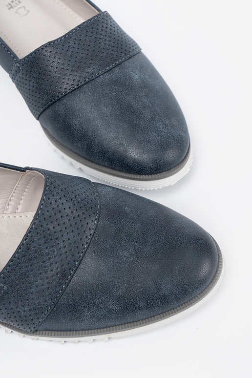 tumesinist värvi mokassiinid valge talla peal tumesinist värvi mokassiinid valge talla peal