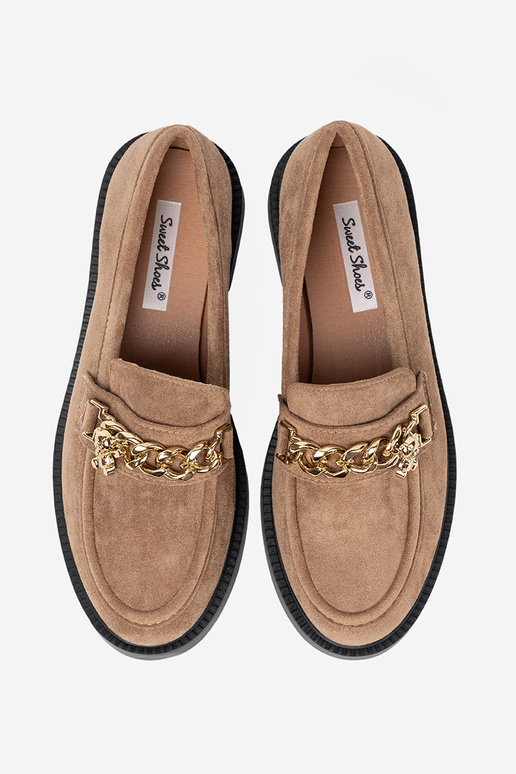 beeži värvi mokassiinid z kuldnem łańcuchem.