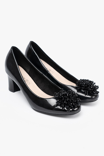 Laque poolsaapad z efektosisseną ozdobą