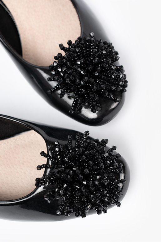 Laque poolsaapad z efektosisseną ozdobą Laque poolsaapad z efektosisseną ozdobą