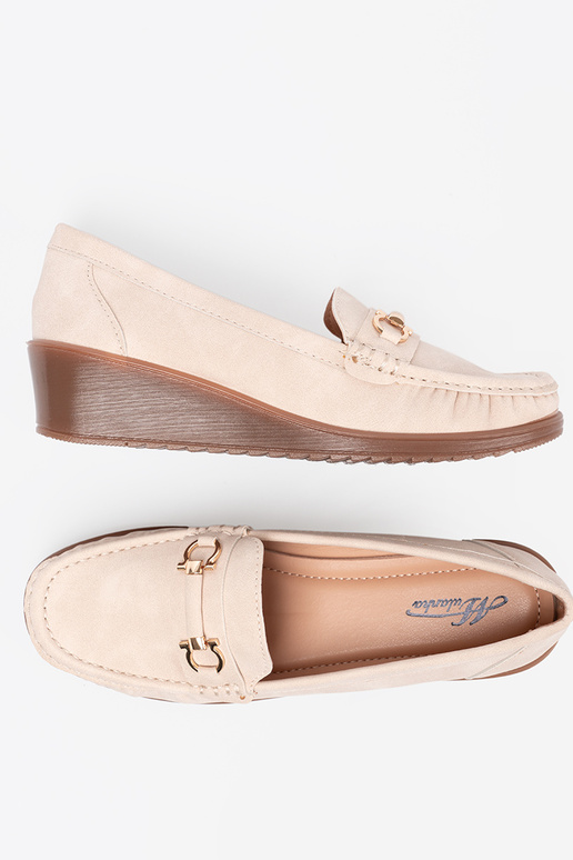 beeži värvi mokassiinid kiilu peal z ozdobnym łańcuszkiem beeži värvi mokassiinid kiilu peal z ozdobnym łańcuszkiem