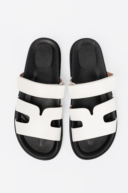 Komfortosissee valge värv plätud platvormiga Komfortosissee valge värv plätud platvormiga