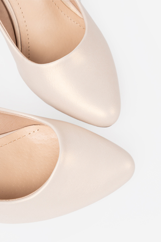 Kingad beež kõrge kontsaga Sergio Leone