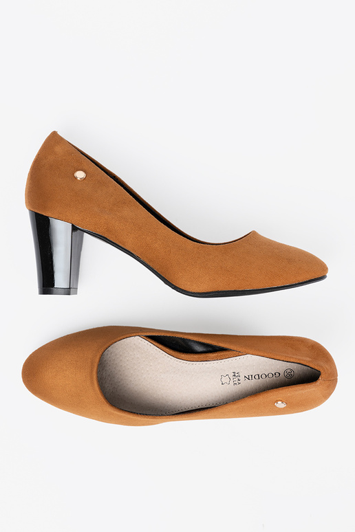 seemisnakhsed poolsaapad kõrgetel kontsadel karmel