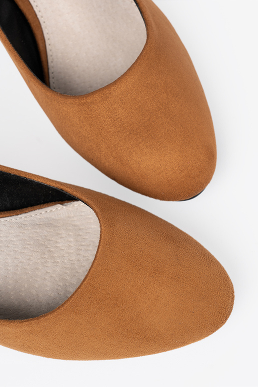 seemisnakhsed poolsaapad kõrgetel kontsadel karmel