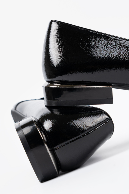 Laque mokassiinid dekoratiivse pandlaga Sergio Leone