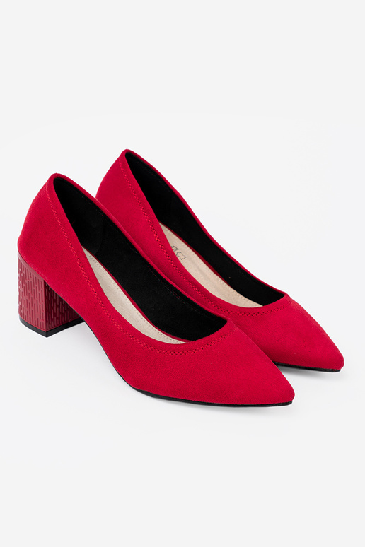 Elegantsed poolsaapad na ozdobnym słupku