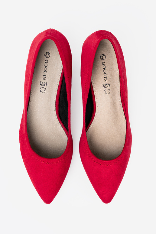 Elegantsed poolsaapad na ozdobnym słupku