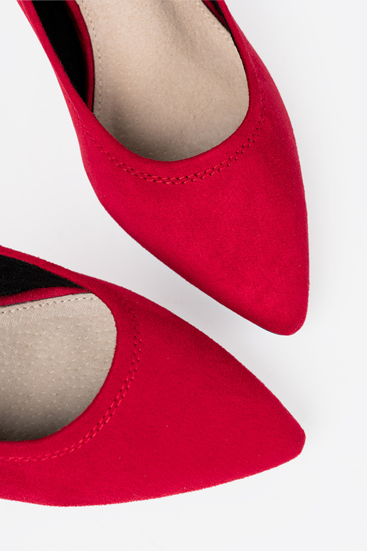 Elegantsed poolsaapad na ozdobnym słupku