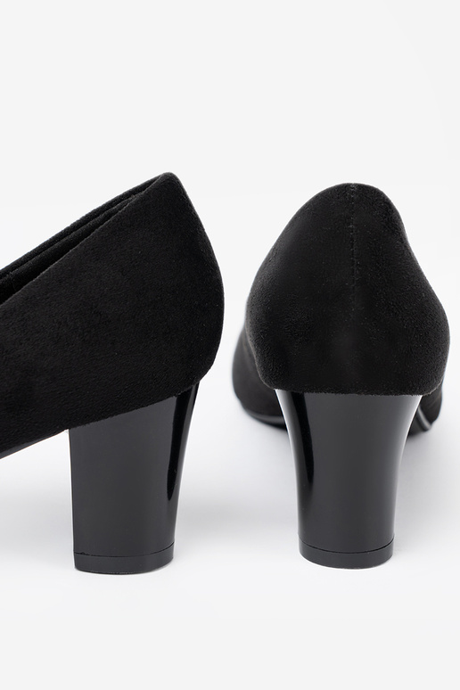 msuud poolsaapad z ozdobną broszką z koralikósisse