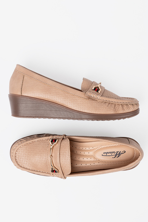 beeži värvi kingad ze kuldnem zdobieniem