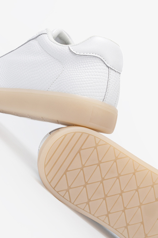 Moekad vabaajajalatsid valge värv