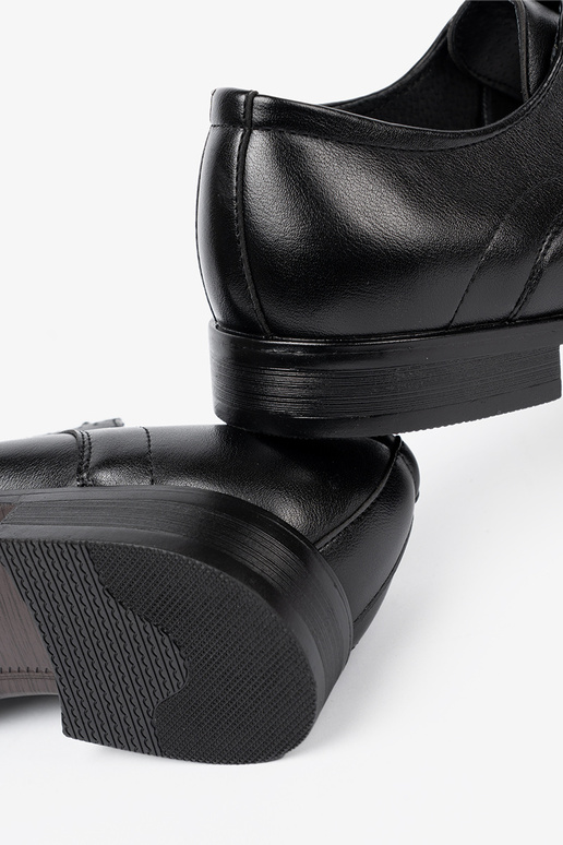 Elegantsed kingad meeste omad sisse klassikalinej czerni i połysku