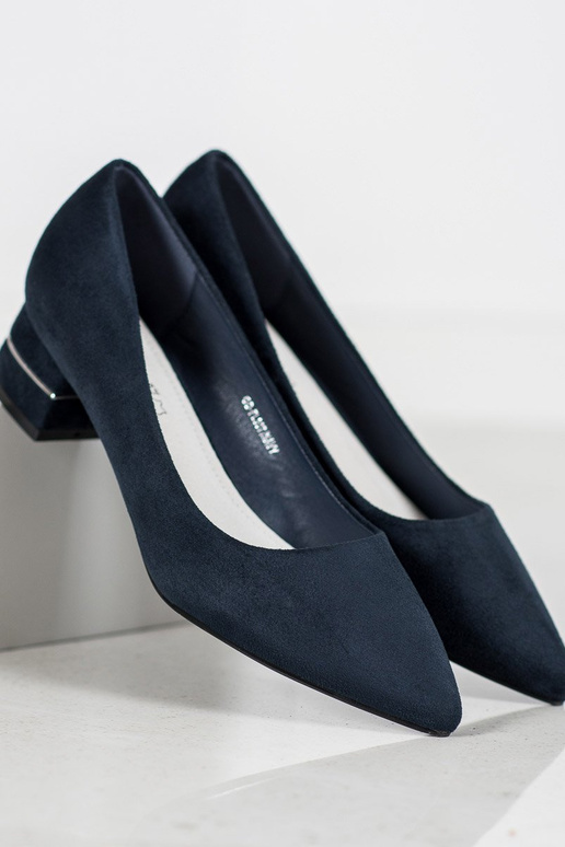 Kingad dekoratiivse triibuga Sinist värvi