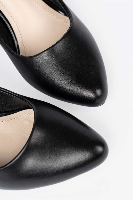 Stiilne poolsaapad kõrgetel kontsadel sisse kolorze must värvm Sergio Leone