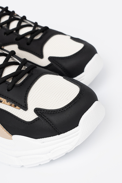 Must-beež Sellel onssiivse platvormiga tossud mudelkingad