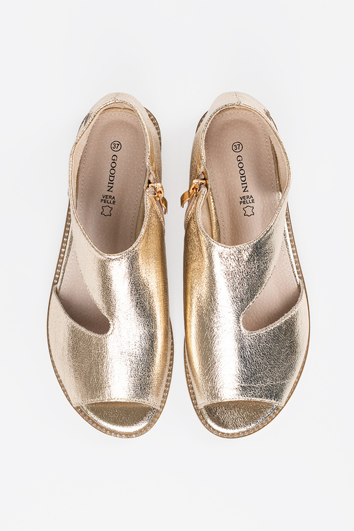 Kuldset värvi kingad naiste omad z sisseycięciami