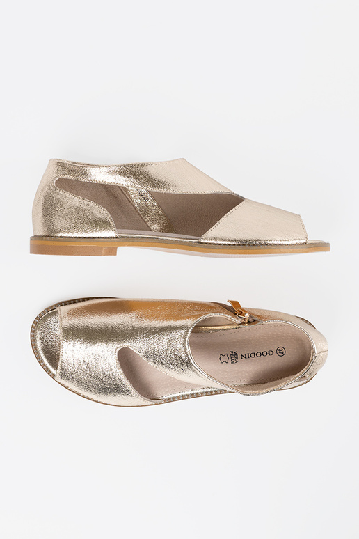 Kuldset värvi kingad naiste omad z sisseycięciami