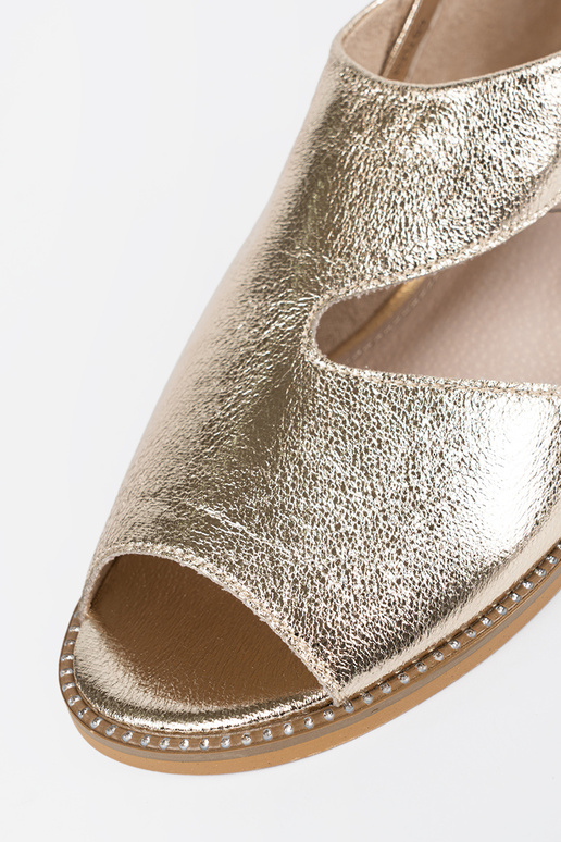 Kuldset värvi kingad naiste omad z sisseycięciami