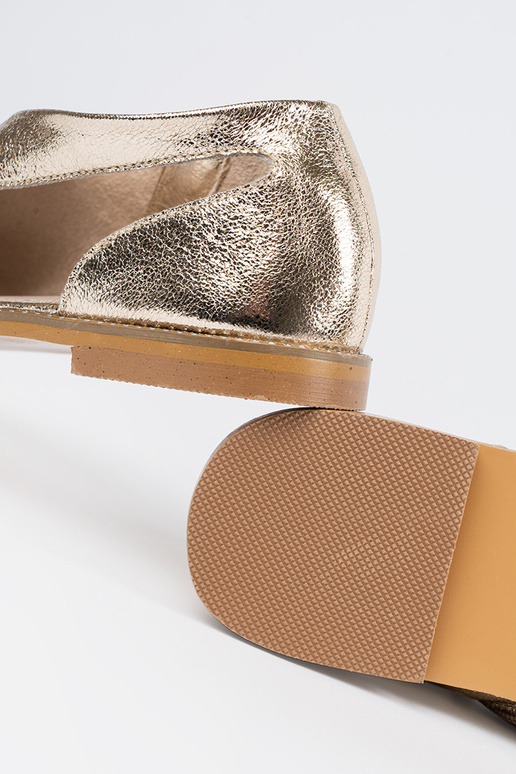 Kuldset värvi kingad naiste omad z sisseycięciami