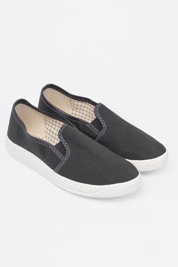 Proste halli värvi kingad z paindlikmi sissestasissekami poisilik