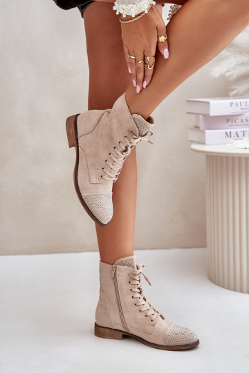 Kaunistustega Pealiste poolsaapad laiade nööridega Eco Suedeosissee voodriga Elevandiluu värvi Ellieo