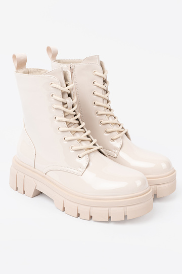 Stiilne saapad lakitud sisse odcieniu eredaltbeežm