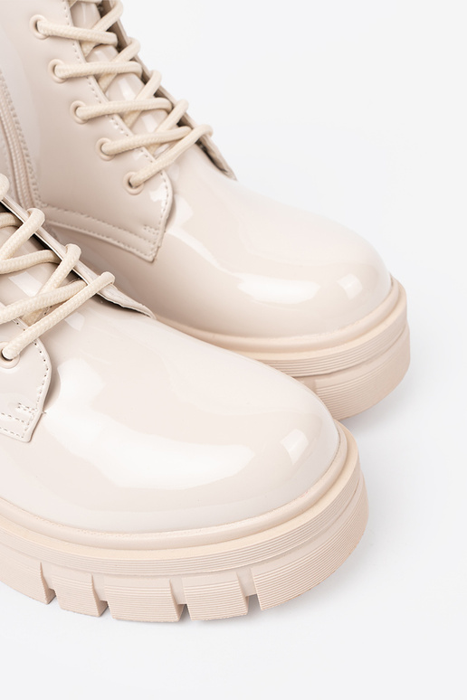 Stiilne saapad lakitud sisse odcieniu eredaltbeežm