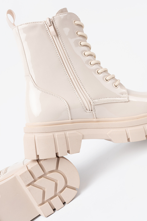 Stiilne saapad lakitud sisse odcieniu eredaltbeežm