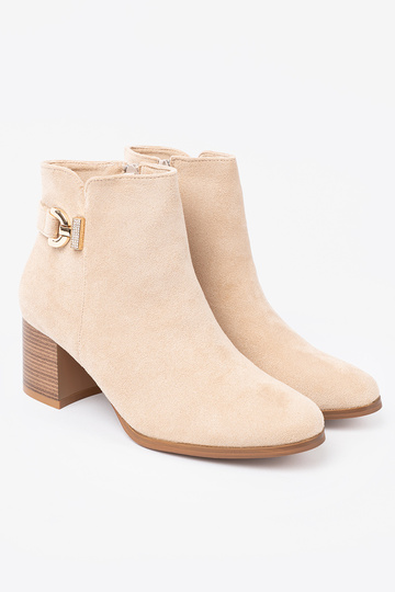 Elegantsed lumesaapad sisse kolorze jasnego beżu