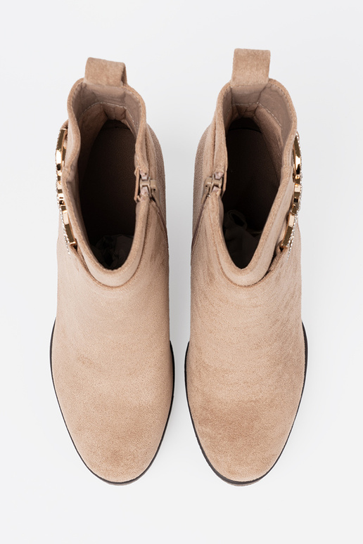 beeži värvi lumesaapad kiilu peal dekoratiivse pandlaga