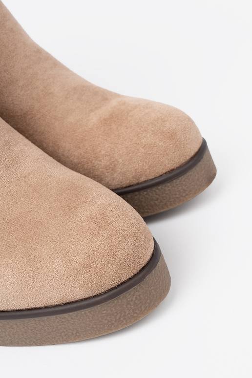 beeži värvi lumesaapad kiilu peal dekoratiivse pandlaga