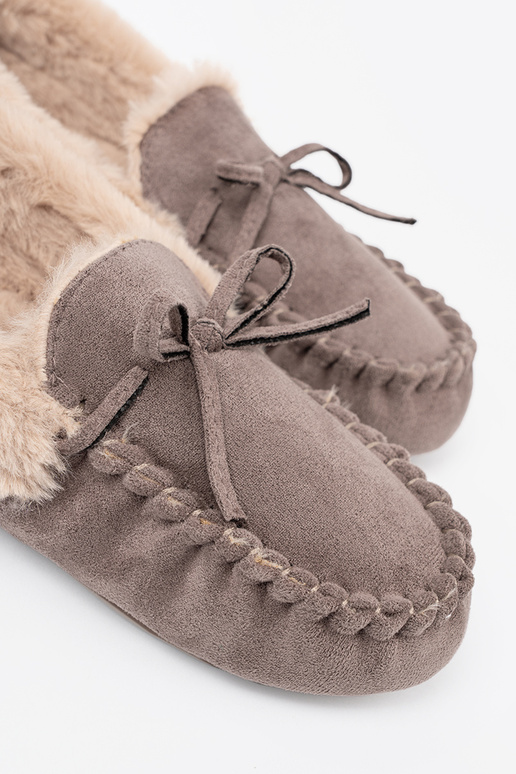 beeži värvi kapcie vibuga i puszystym sissenętrzem typu mokassiinid