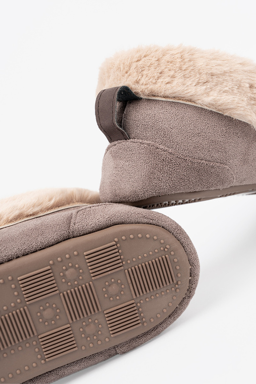 beeži värvi kapcie vibuga i puszystym sissenętrzem typu mokassiinid