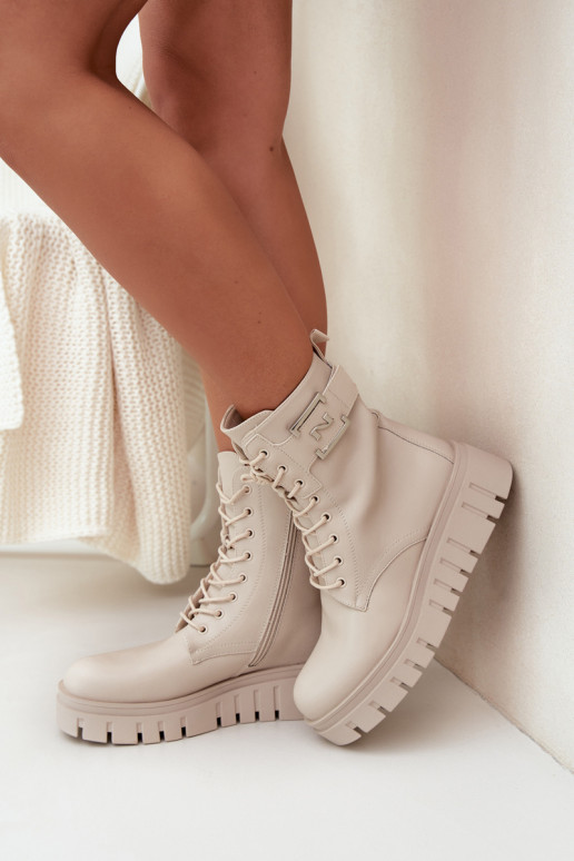 Pealiste poolsaapad platvormiga Koos Ornate Detalem voodriga Elevandiluu värvi Lyrana