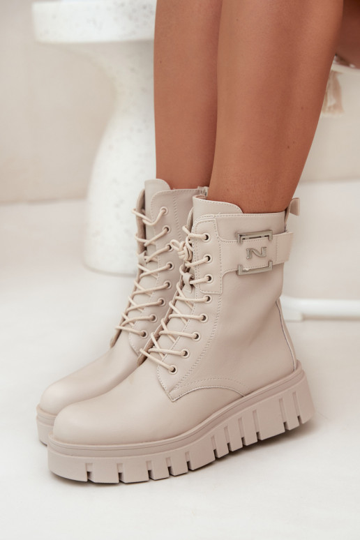 Pealiste poolsaapad platvormiga Koos Ornate Detalem voodriga Elevandiluu värvi Lyrana