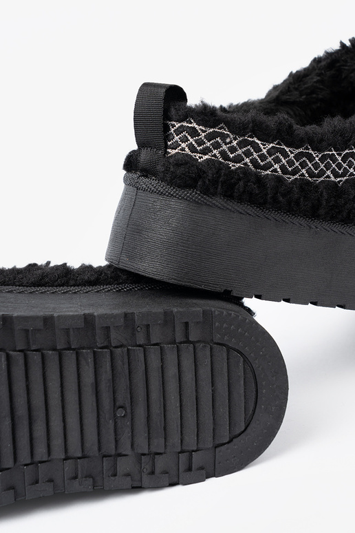 jalanõud a'la Pealiste lumesaapad sisse must värvm kolorze z ozdobnym haftem