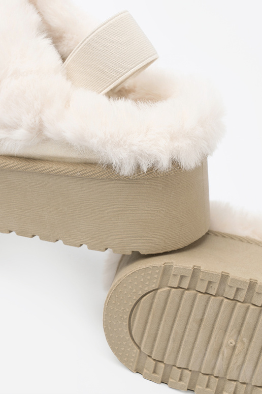 Kuldset värvi kingad a'la Pealiste lumesaapad z valge värvm karusnahk