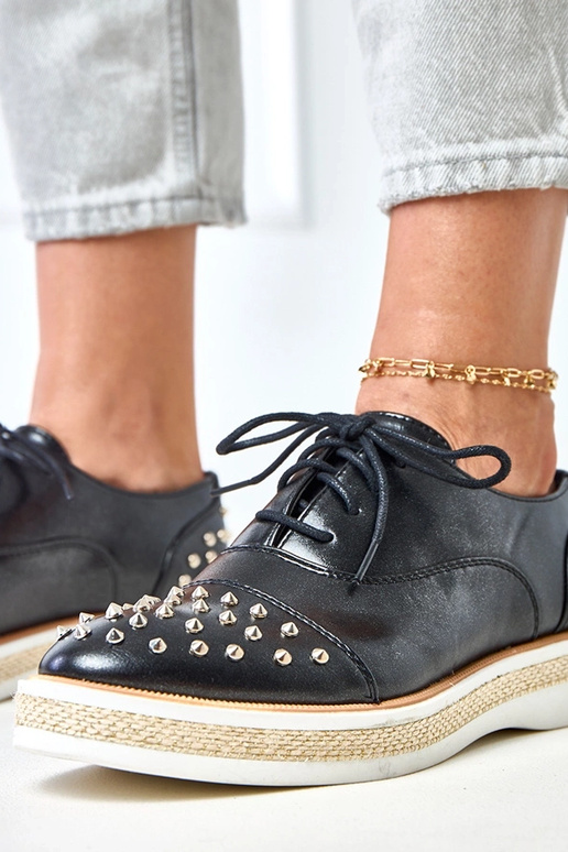 Mustad naiste poolsaapad narmastega...